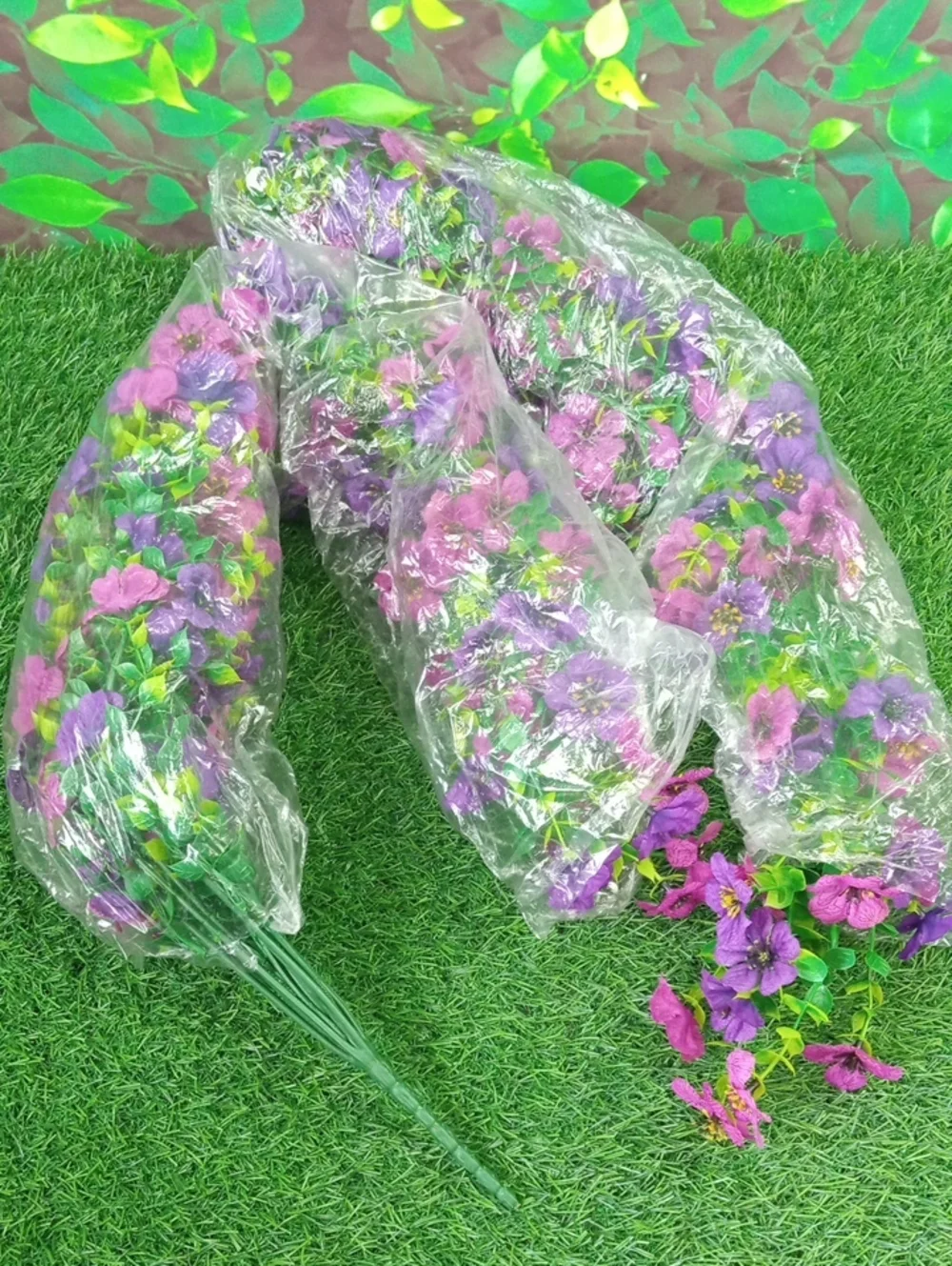 💩 Purple Artificial Flower Garland